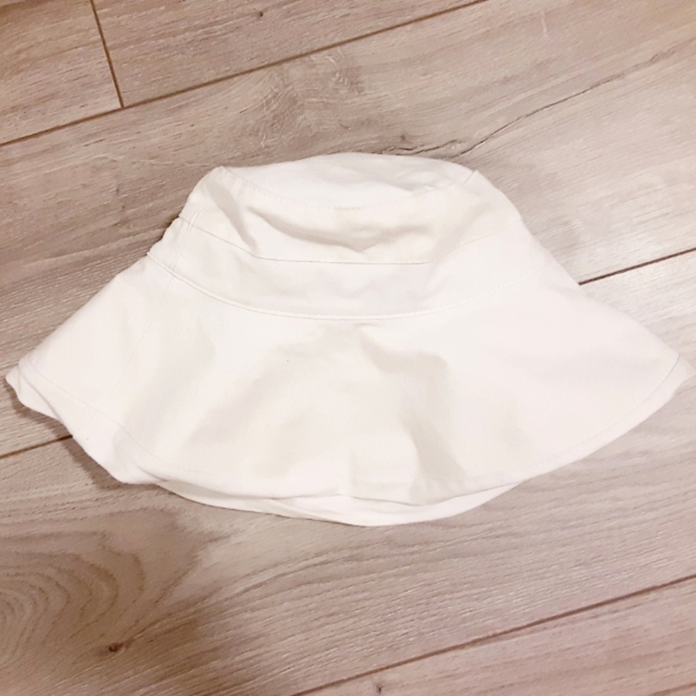 NWOT Kimchi Blue Bucket Hat